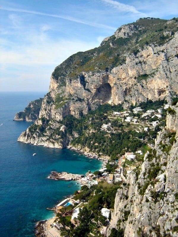 Dreams of a long weekend in Capri and the Amalfi Coast conjures up images of a warm Italian sun, steep cliffs, and the blue waters of the Mediterranean. Travel tips for Sorrento, Capri, and the Amalfi Coast, Italy.