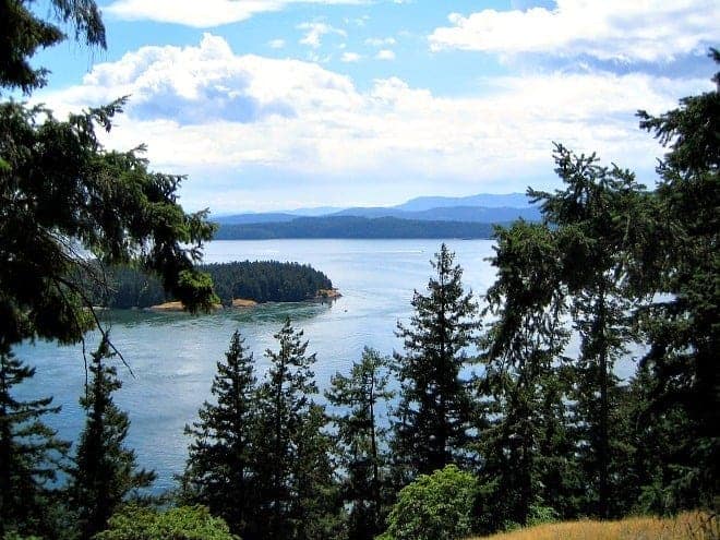 The Southern Gulf Islands of British Columbia sit like jewels in the Salish Sea. Five reasons why Galiano Island is a perfect summer getaway for families. (via thetravellingmom.ca)