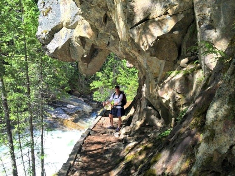 A hiking stop at Fry Creek, a great place to drink some water! (via thetravelllingmom.ca)