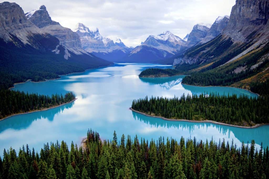 glacial lake canadian rockies